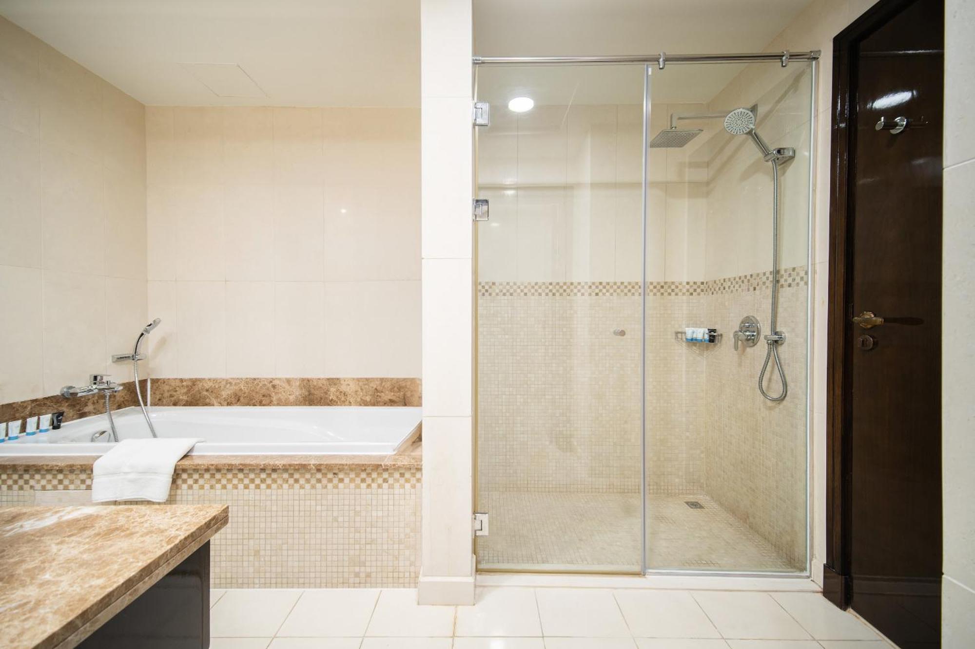 Spacious 2br - Private & Sea & Skyline Views Appartement