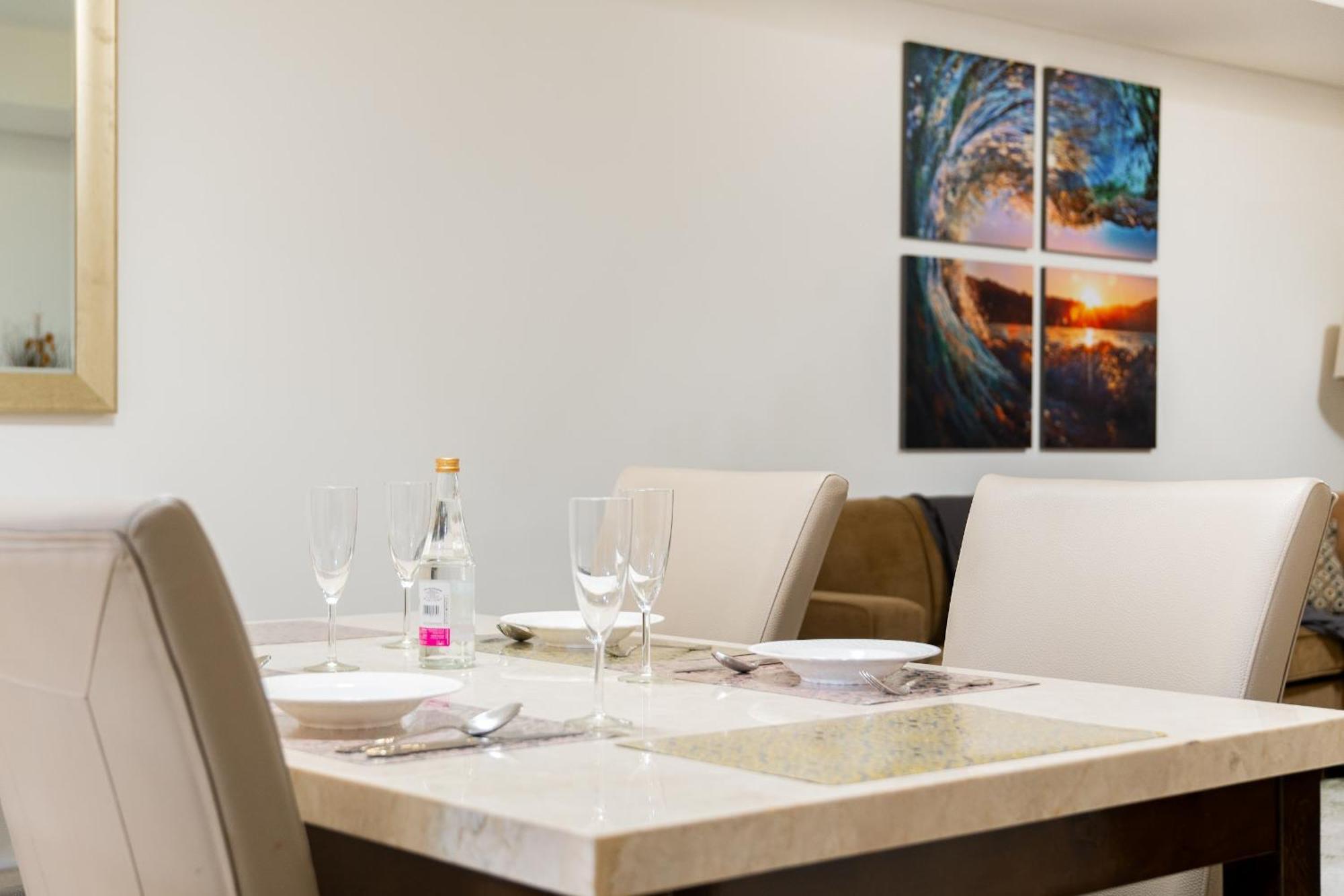 Spacious 2br - Private & Sea & Skyline Views Appartement