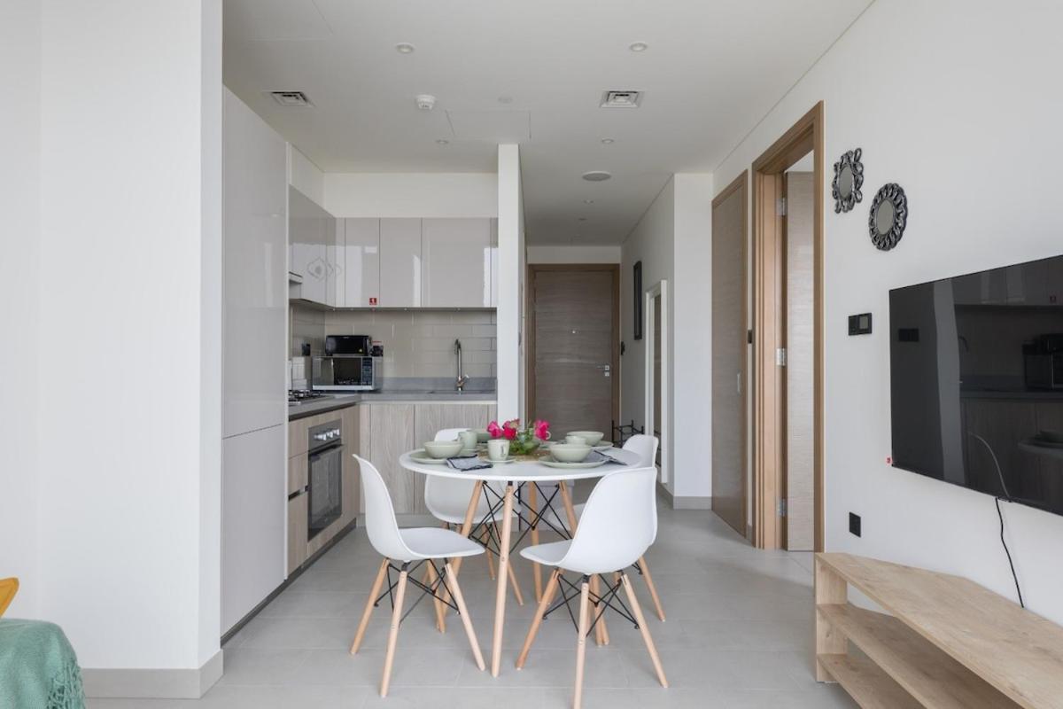 Chic 1br In Sobha Hartland Waves Appartement