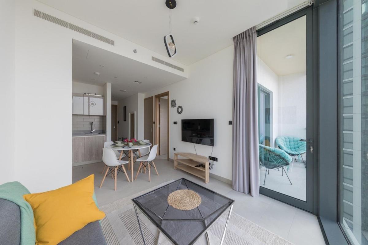 Chic 1br In Sobha Hartland Waves *