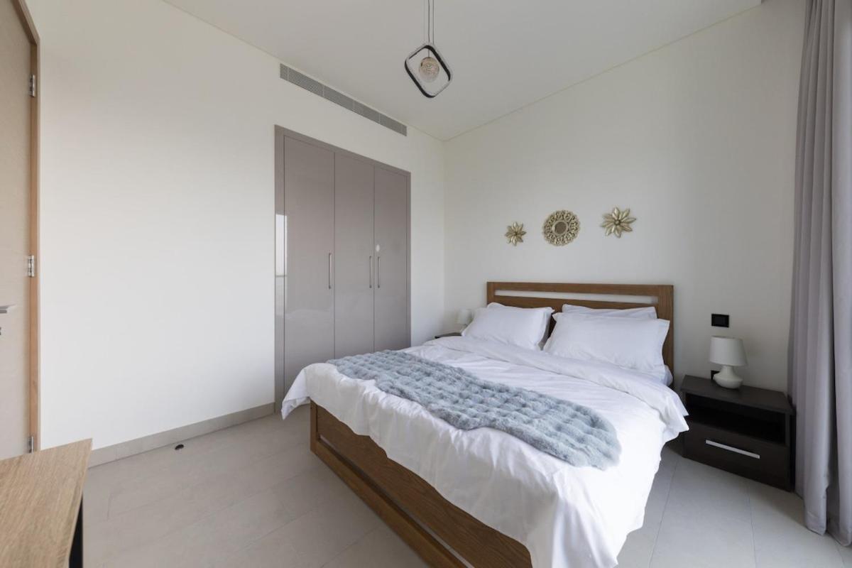 Chic 1br In Sobha Hartland Waves