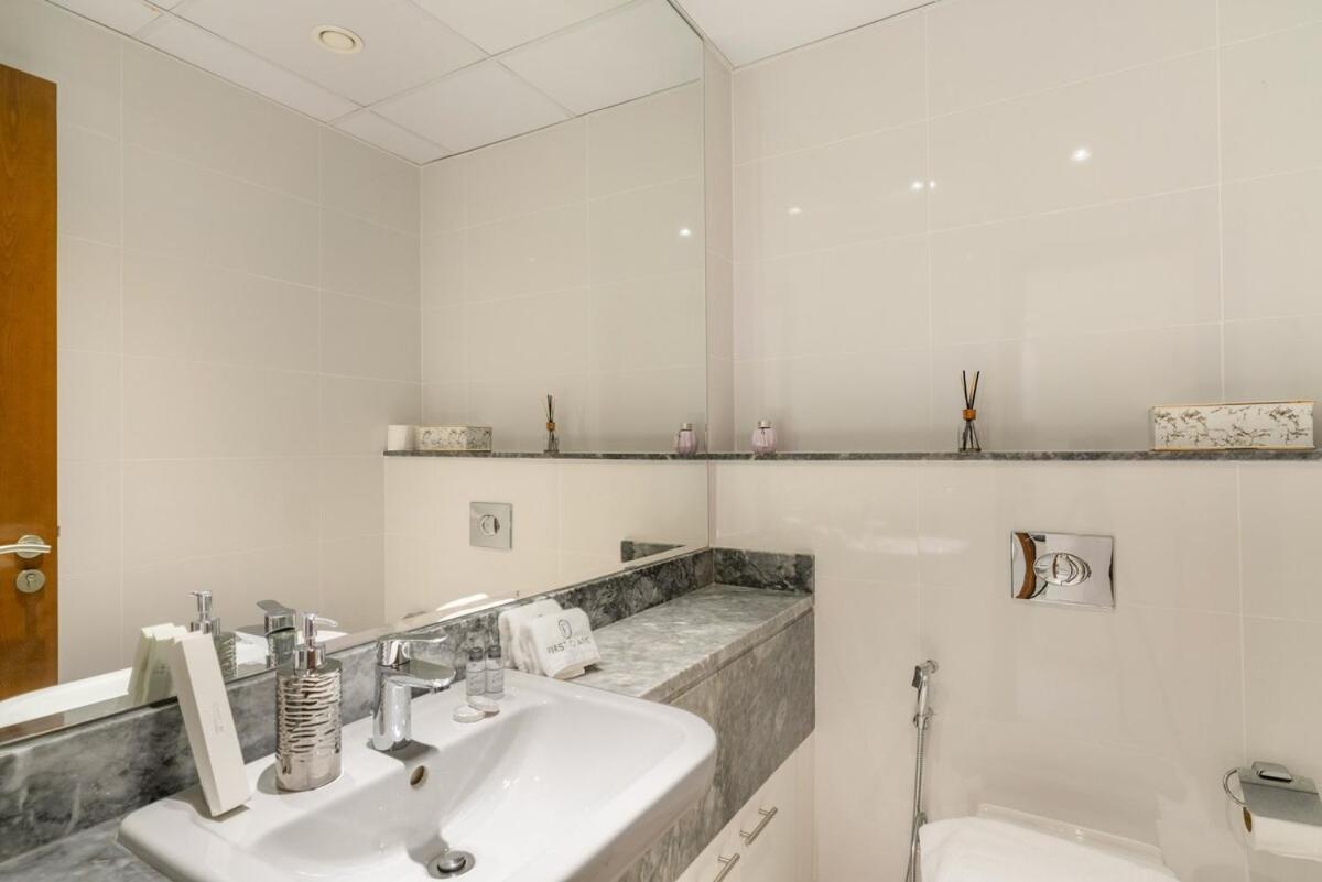 First Class 2br Stylish With Stunning Views * Dubaï