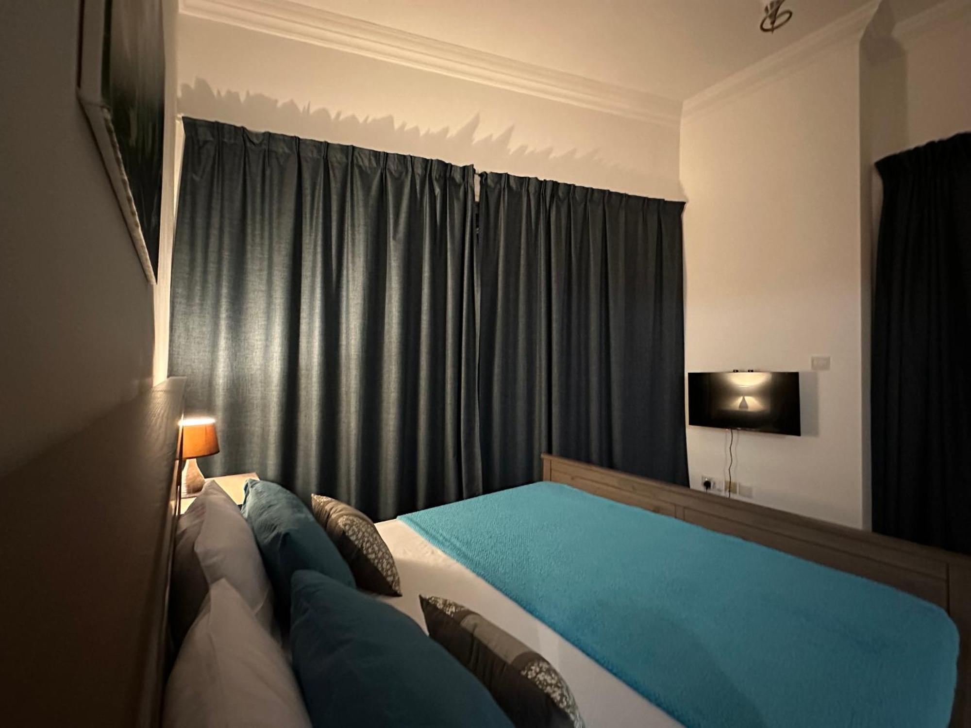 2 Bedroom With A Beautiful View Of The Marina Minimum 5 Night Apartment