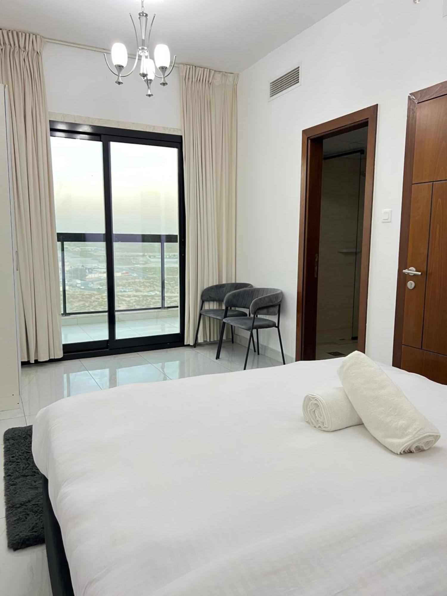 Luxury 1br With Balcony - Pool * Dubaï