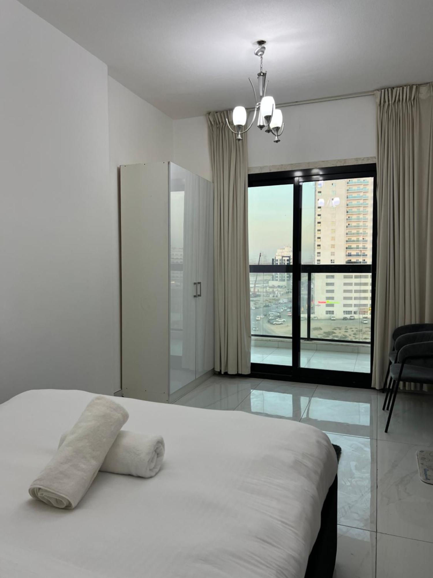 Luxury 1br With Balcony - Pool Appartement Dubaï