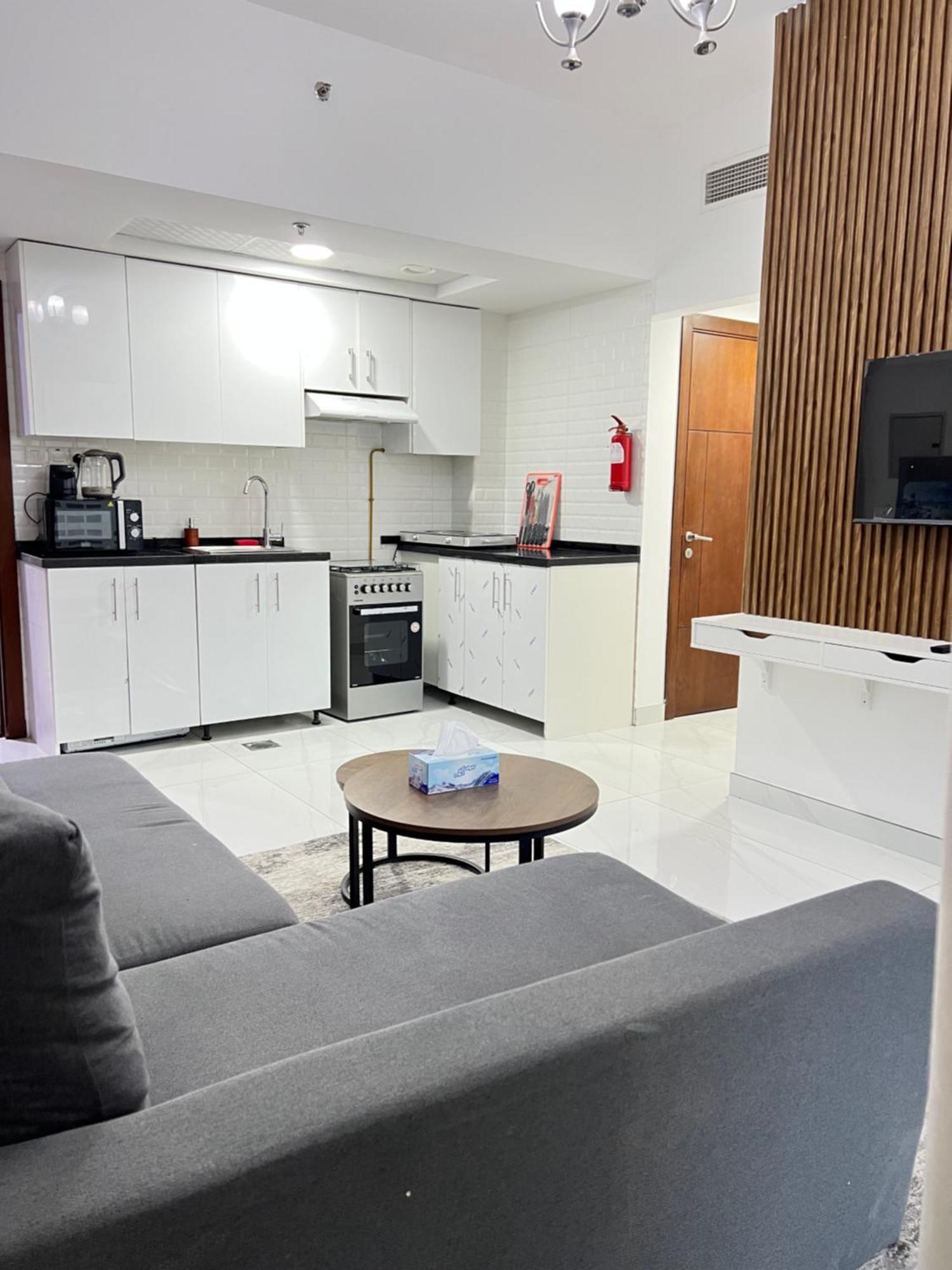 Luxury 1br With Balcony - Pool Dubaï