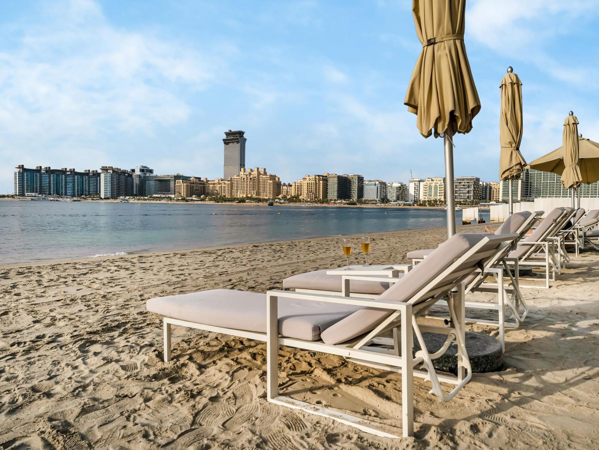 Ultra-luxury 2 Bedroom Beachfront Escape With Sea Views Appartement