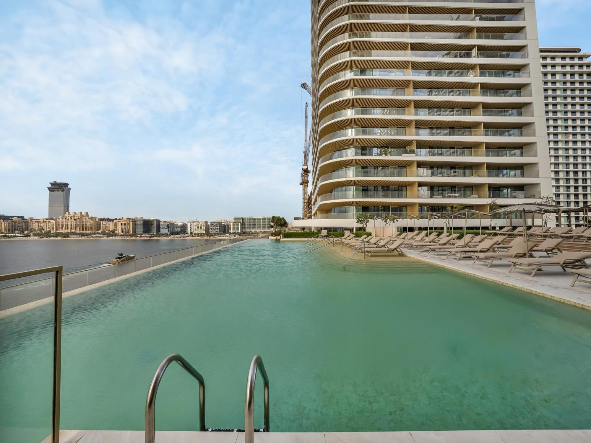 Ultra-luxury 2 Bedroom Beachfront Escape With Sea Views Appartement *