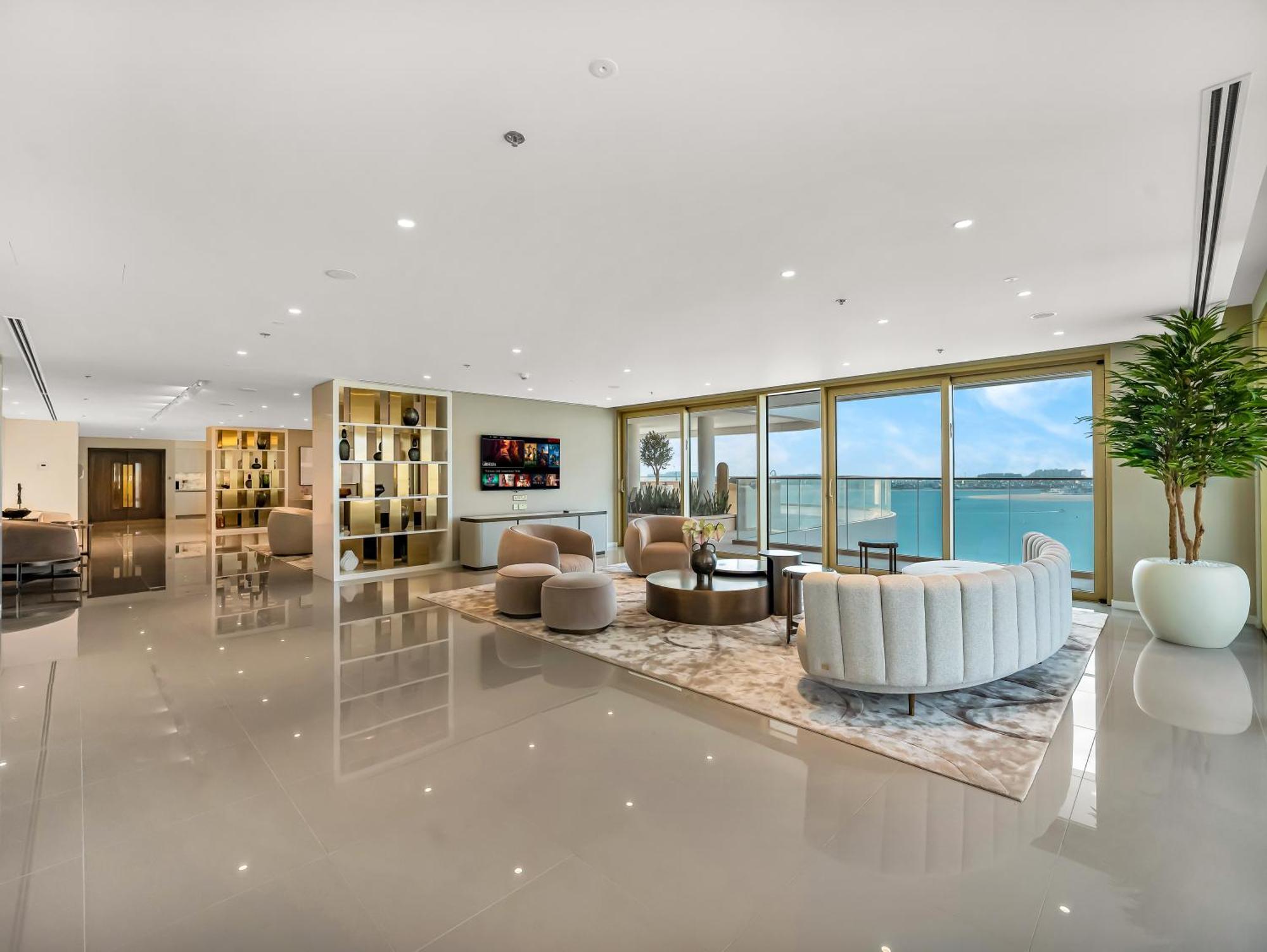 Ultra-luxury 2 Bedroom Beachfront Escape With Sea Views Dubaï