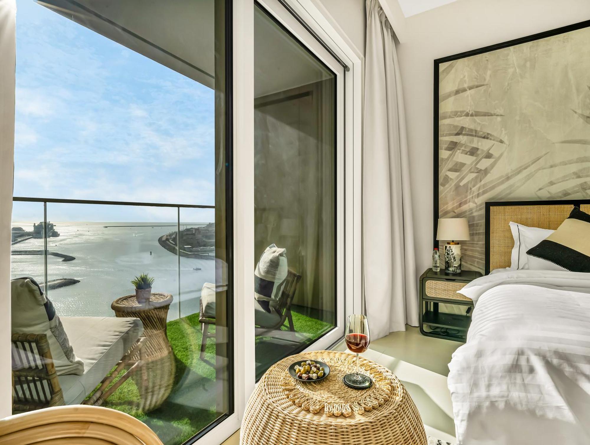 Ultra-luxury 2 Bedroom Beachfront Escape With Sea Views Appartement Dubaï