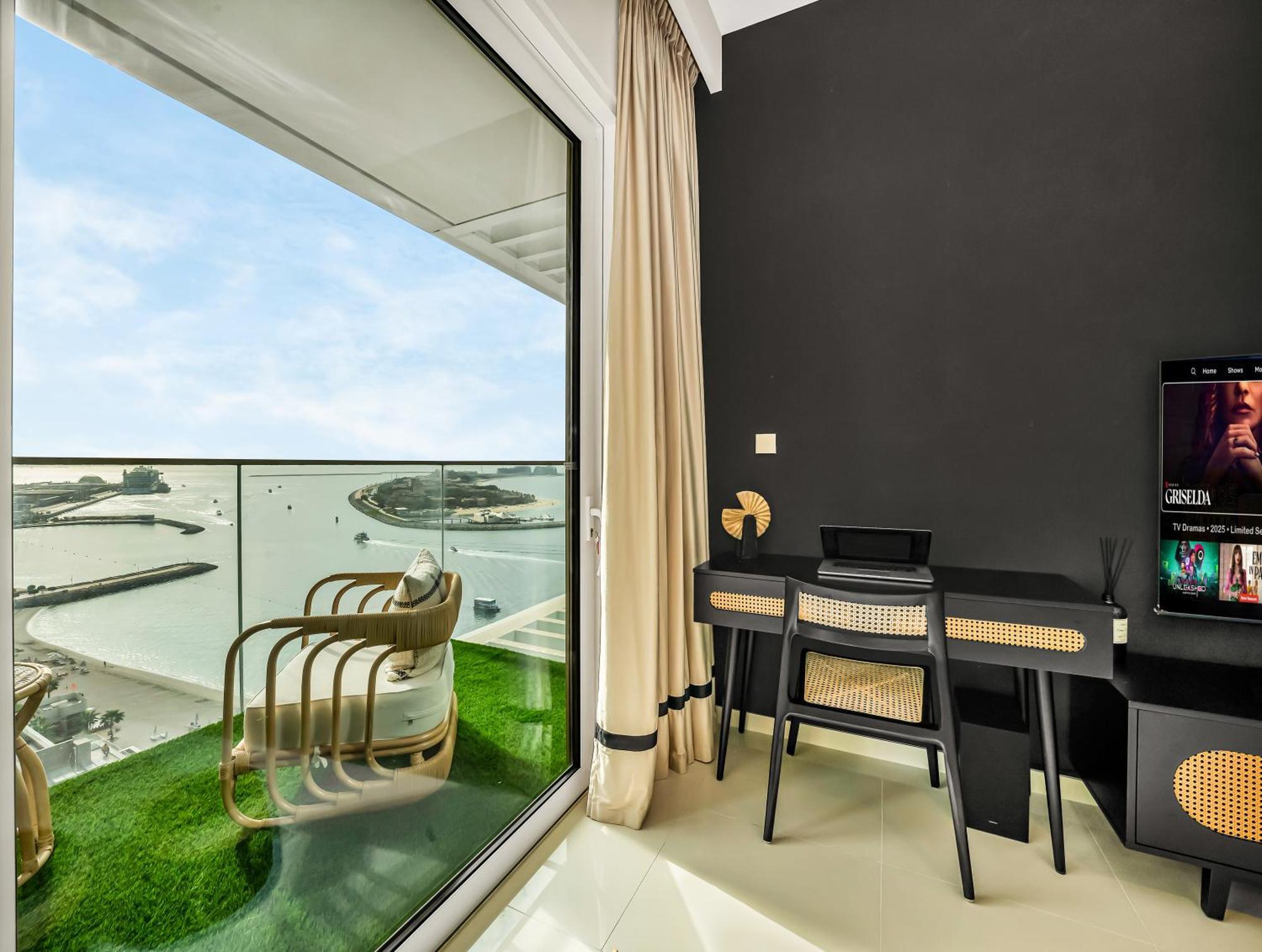 Ultra-luxury 2 Bedroom Beachfront Escape With Sea Views Dubaï