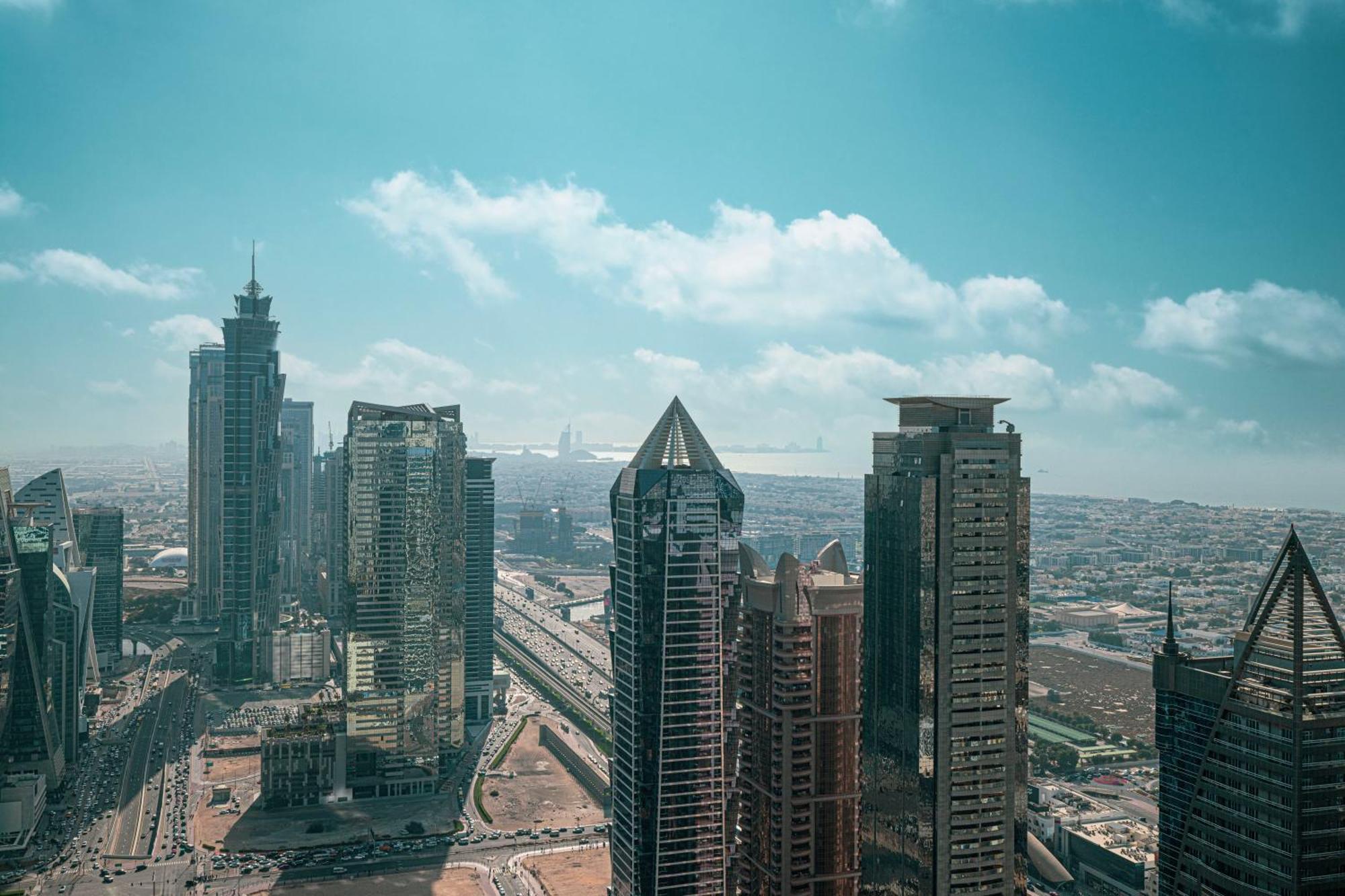 Hausreserv At Paramount Midtown - Infinity Pool With Burj Khalifa View - Luxury Apartemen Dubai