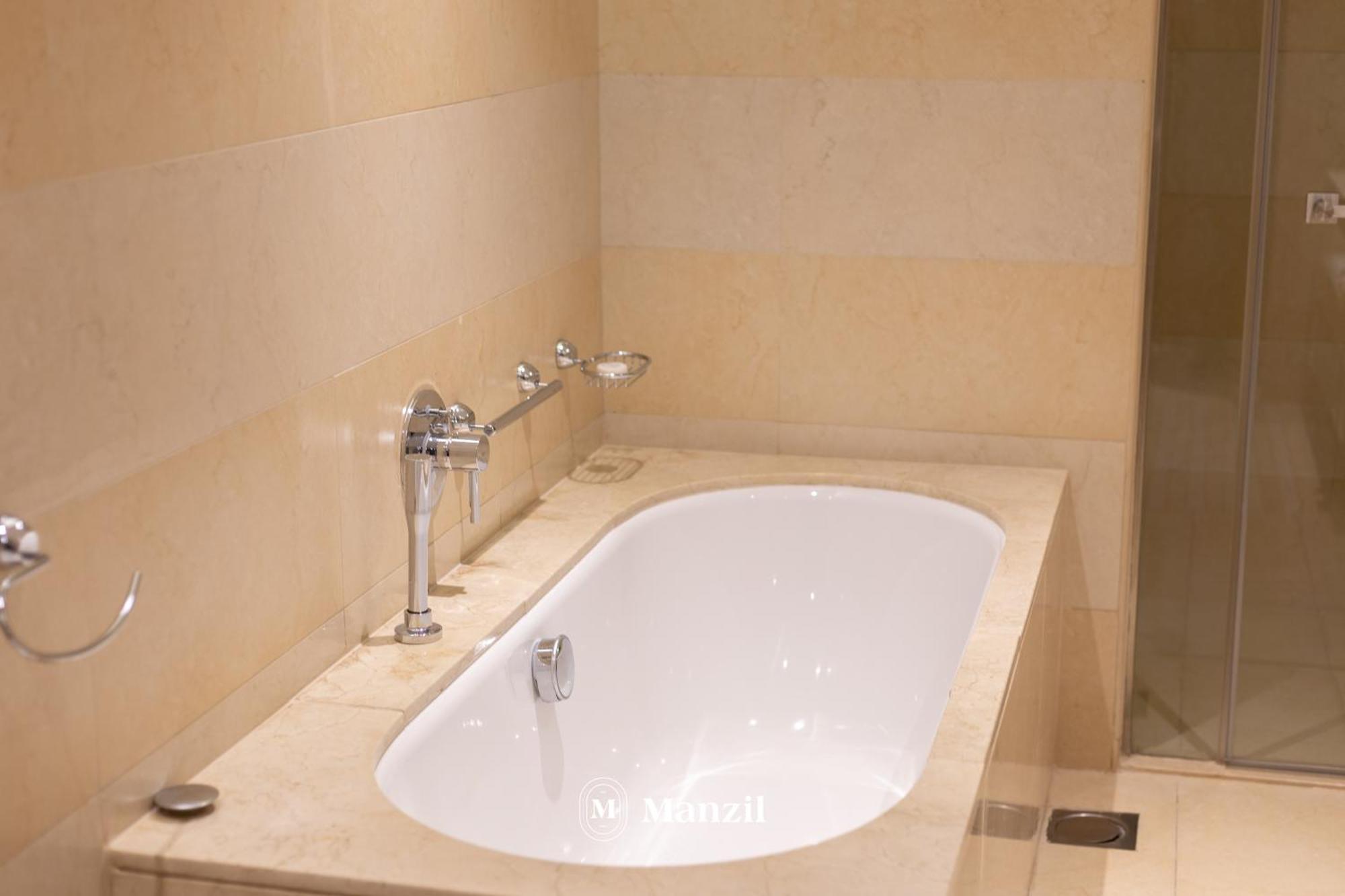 Luxury & In Creek Heights, Near Wafi Mall & Frame Appartement