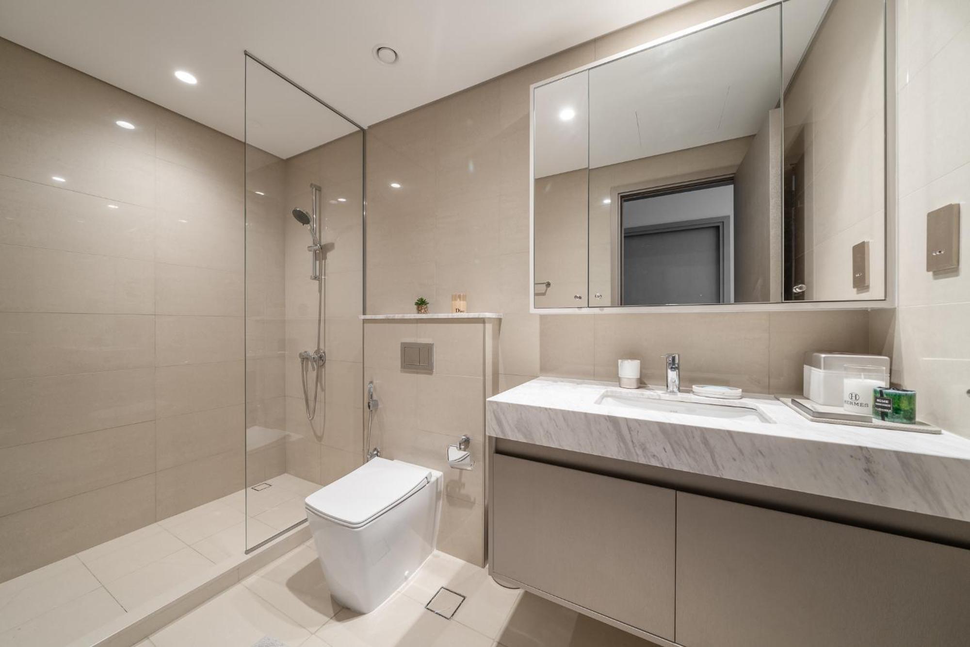 Brand New Elegant 1 Bedroom I Steps From Mall