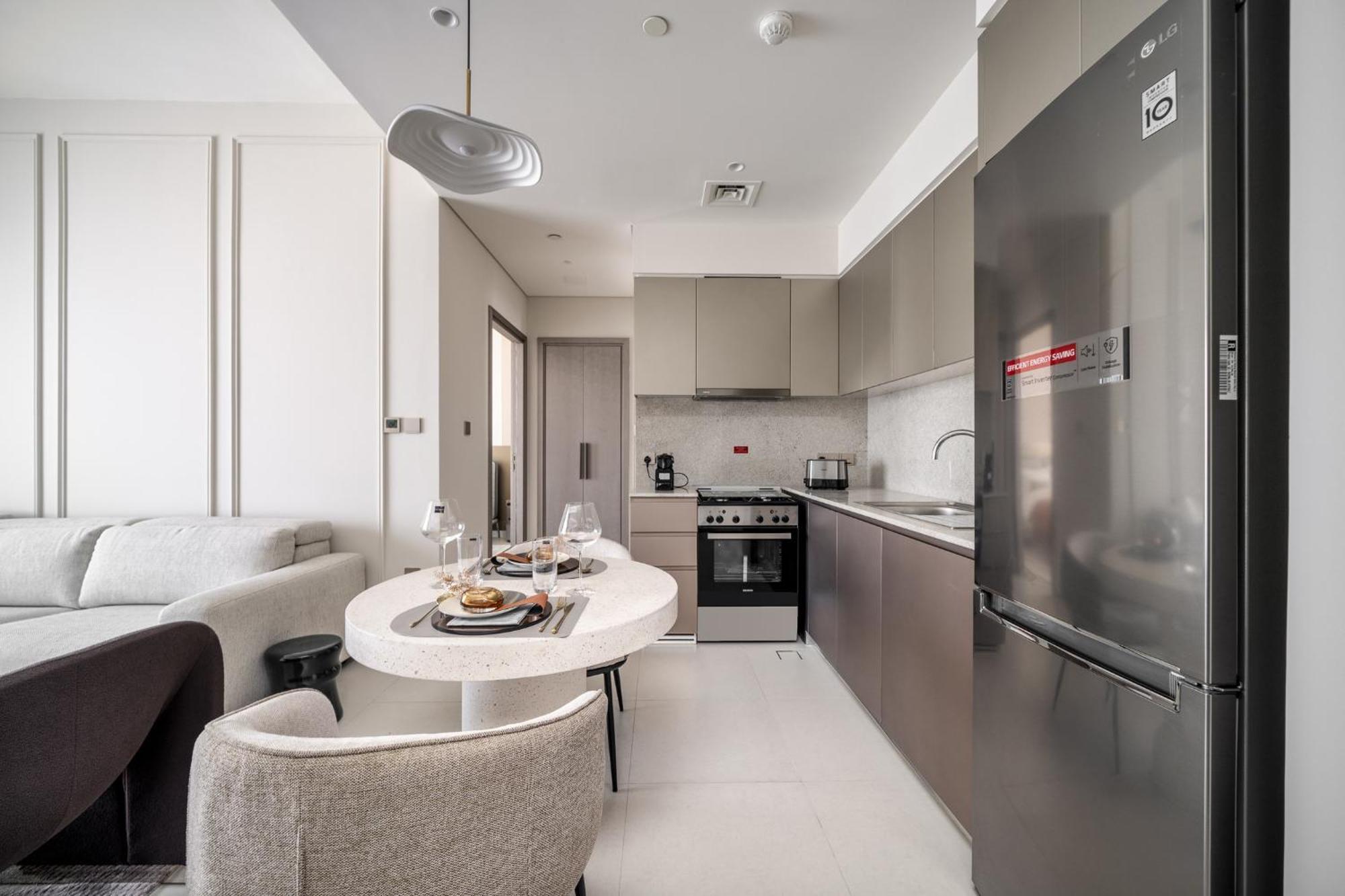 Brand New Elegant 1 Bedroom I Steps From Mall *