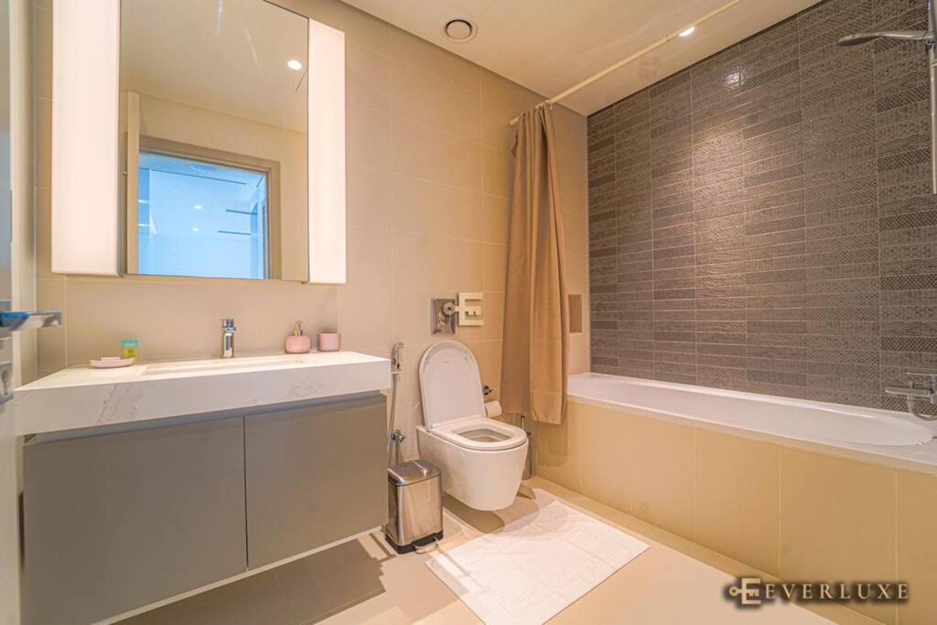 Breathtaking 1 Bed Palm View Appartement