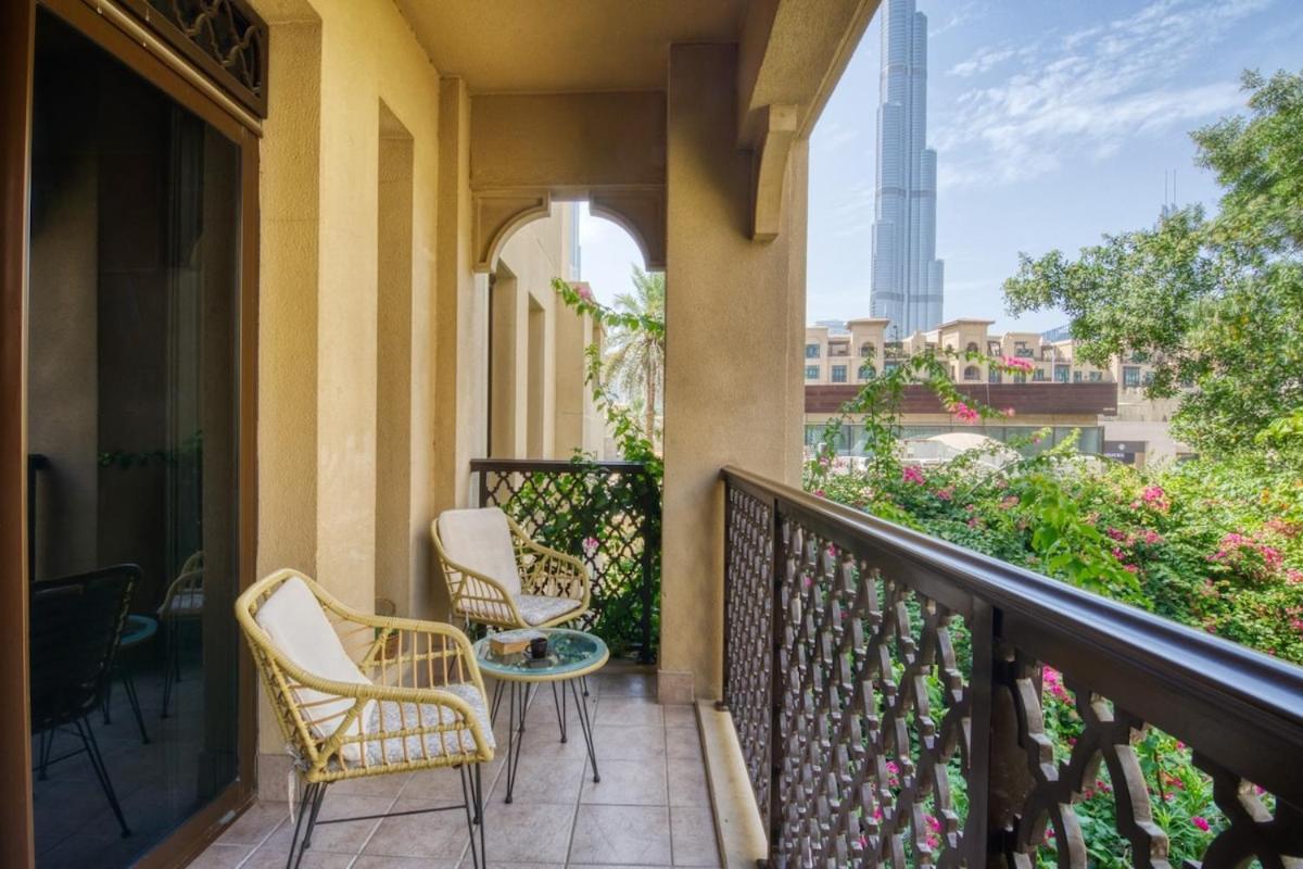 Stylish 2-bedroom In The Heart Of Oldtown * Dubaï