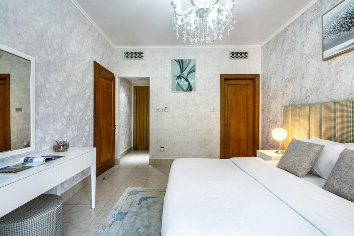 Stylish 2-bedroom In The Heart Of Oldtown * Dubaï