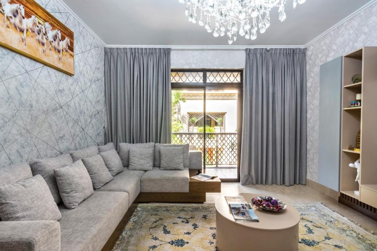 Appartement Stylish 2-bedroom In The Heart Of Oldtown Dubaï