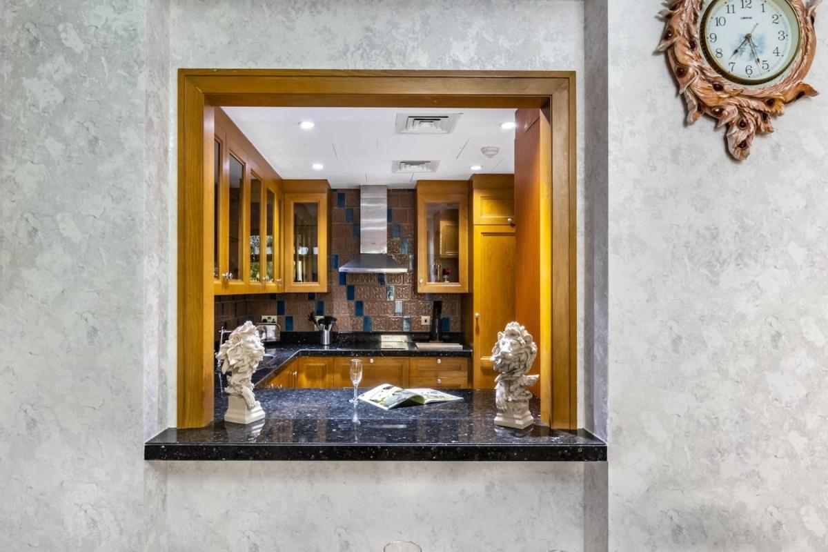 Appartement Stylish 2-bedroom In The Heart Of Oldtown Dubaï