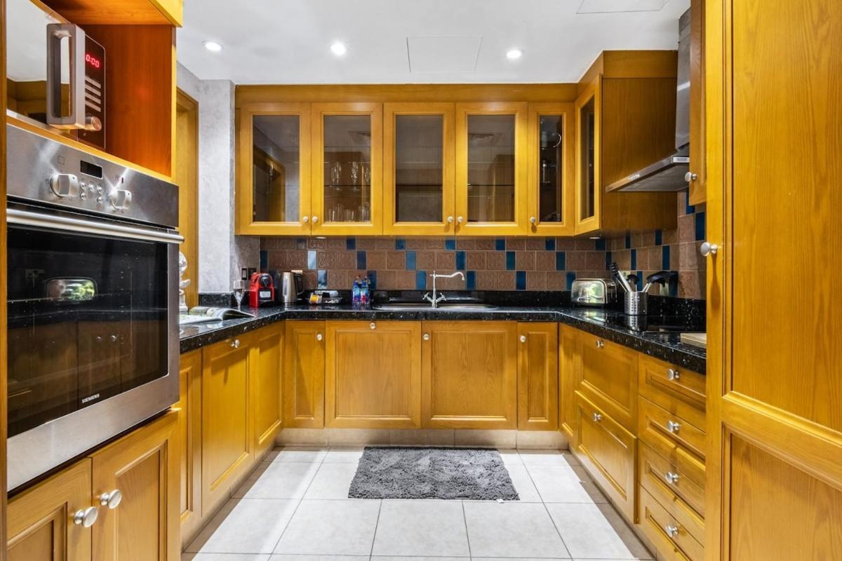 Appartement Stylish 2-bedroom In The Heart Of Oldtown Dubaï