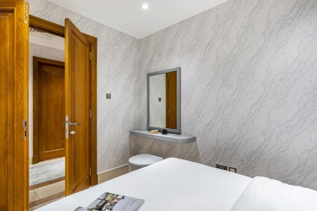 Stylish 2-bedroom In The Heart Of Oldtown * Dubaï