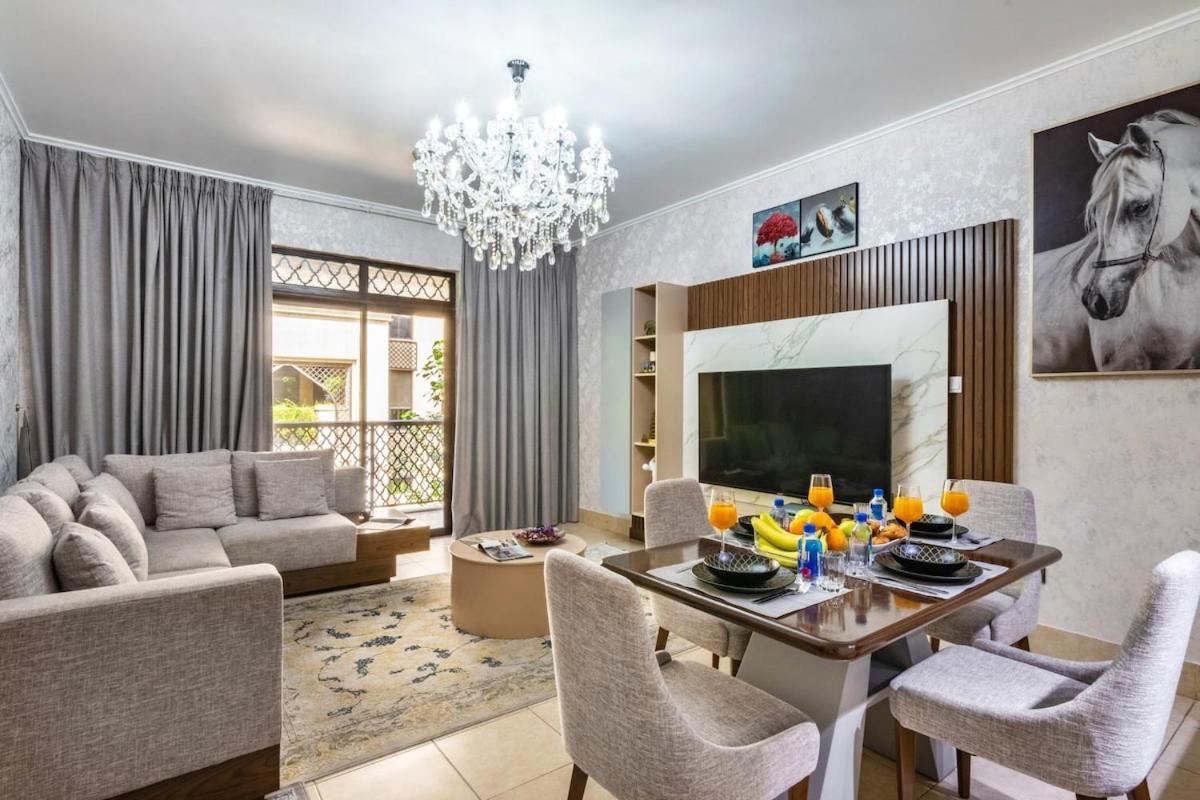 Stylish 2-bedroom In The Heart Of Oldtown Dubaï