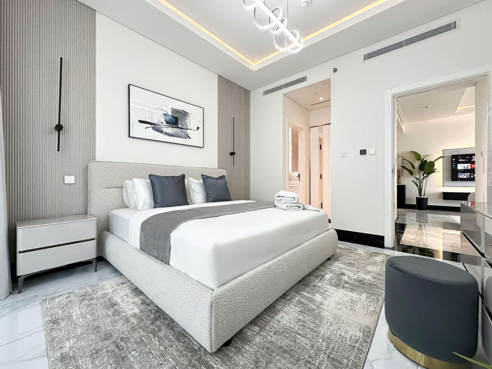 Trophy-lux 1br Jacuzzi Busbay W Big Balcony *
