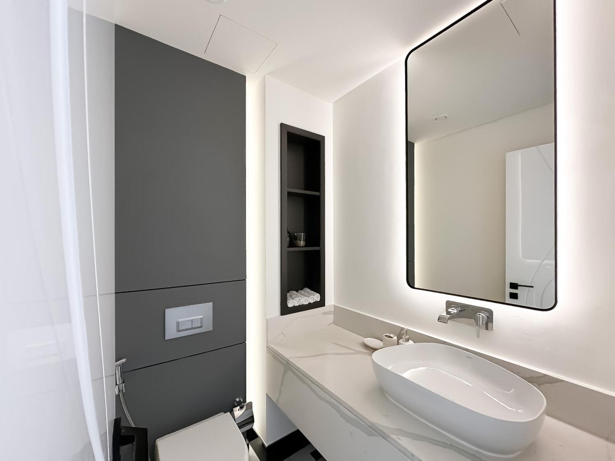 Appartement Trophy-lux 1br Jacuzzi Busbay W Big Balcony Dubaï