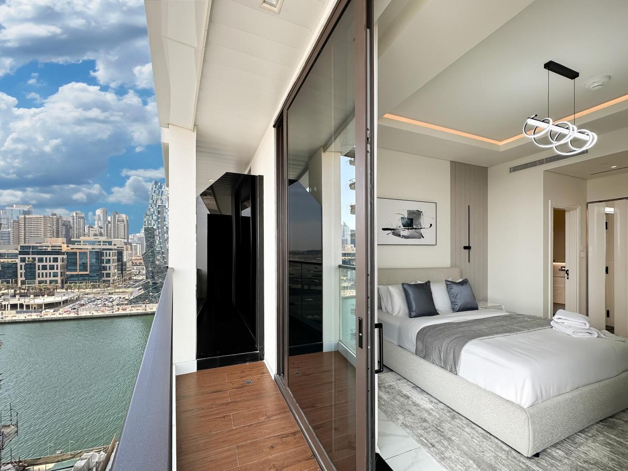 Trophy-lux 1br Jacuzzi Busbay W Big Balcony *