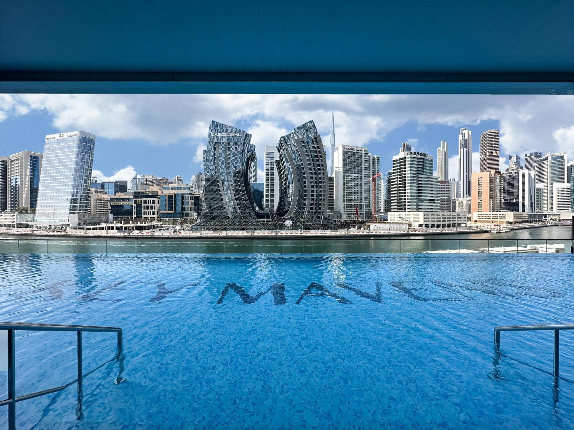 Trophy-lux 1br Jacuzzi Busbay W Big Balcony