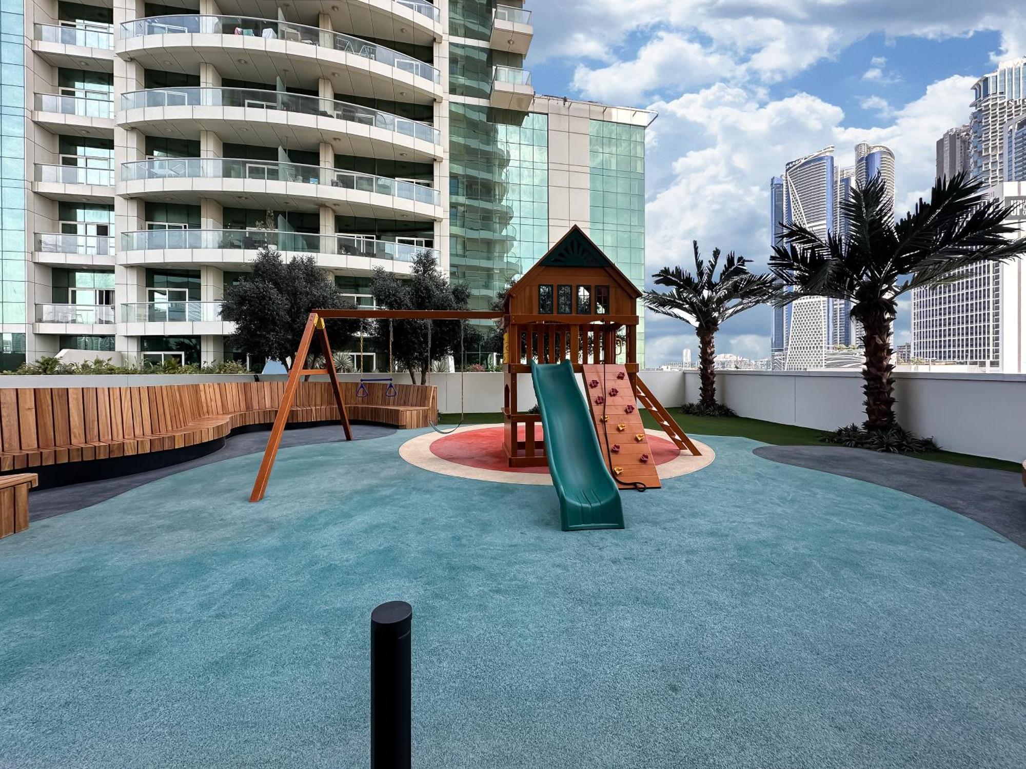 Trophy-lux 1br Jacuzzi Busbay W Big Balcony