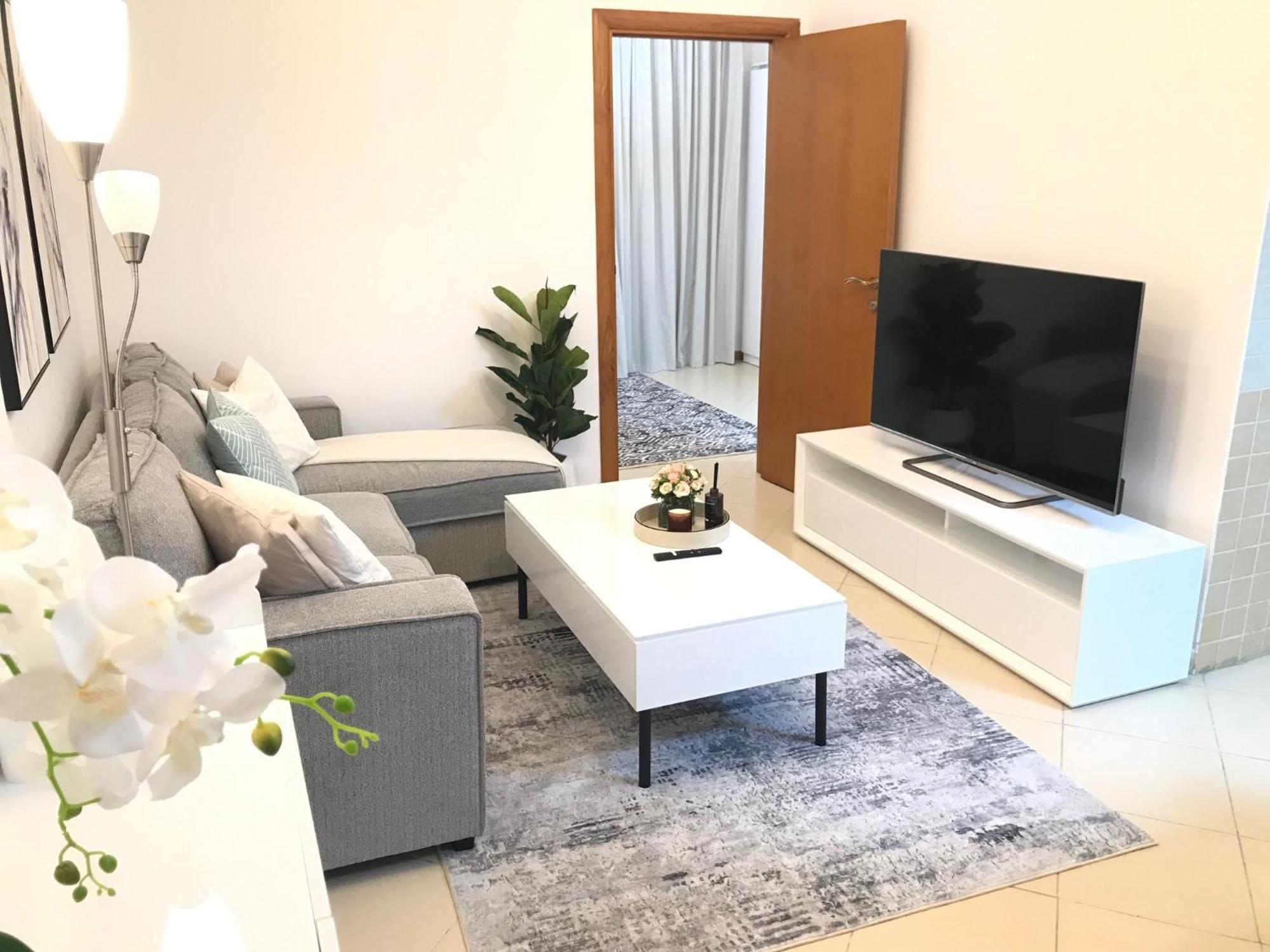 Cozy One Bedroom Close To And Metro Station Apartament Dubai
