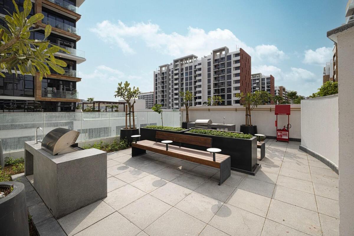 Tick - 2br With Balcony In Azizi Riviera * Dubaï
