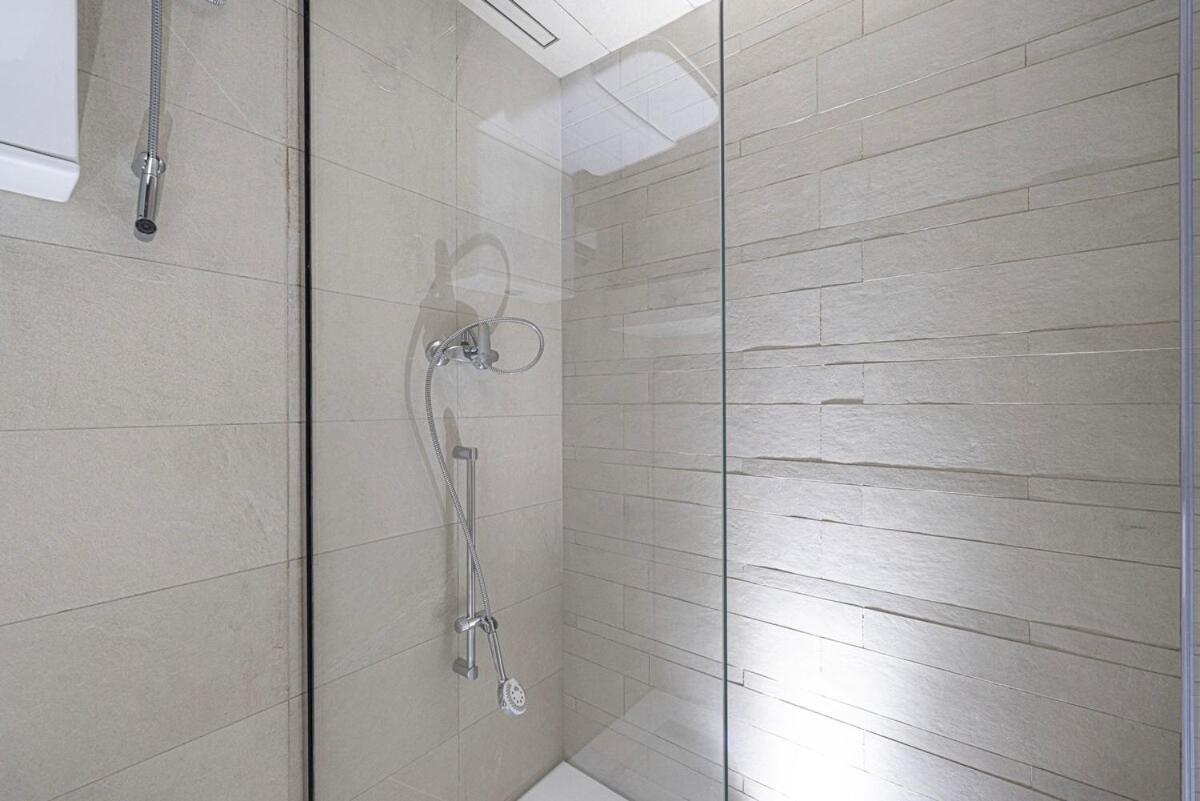 Appartement Tick - 2br With Balcony In Azizi Riviera