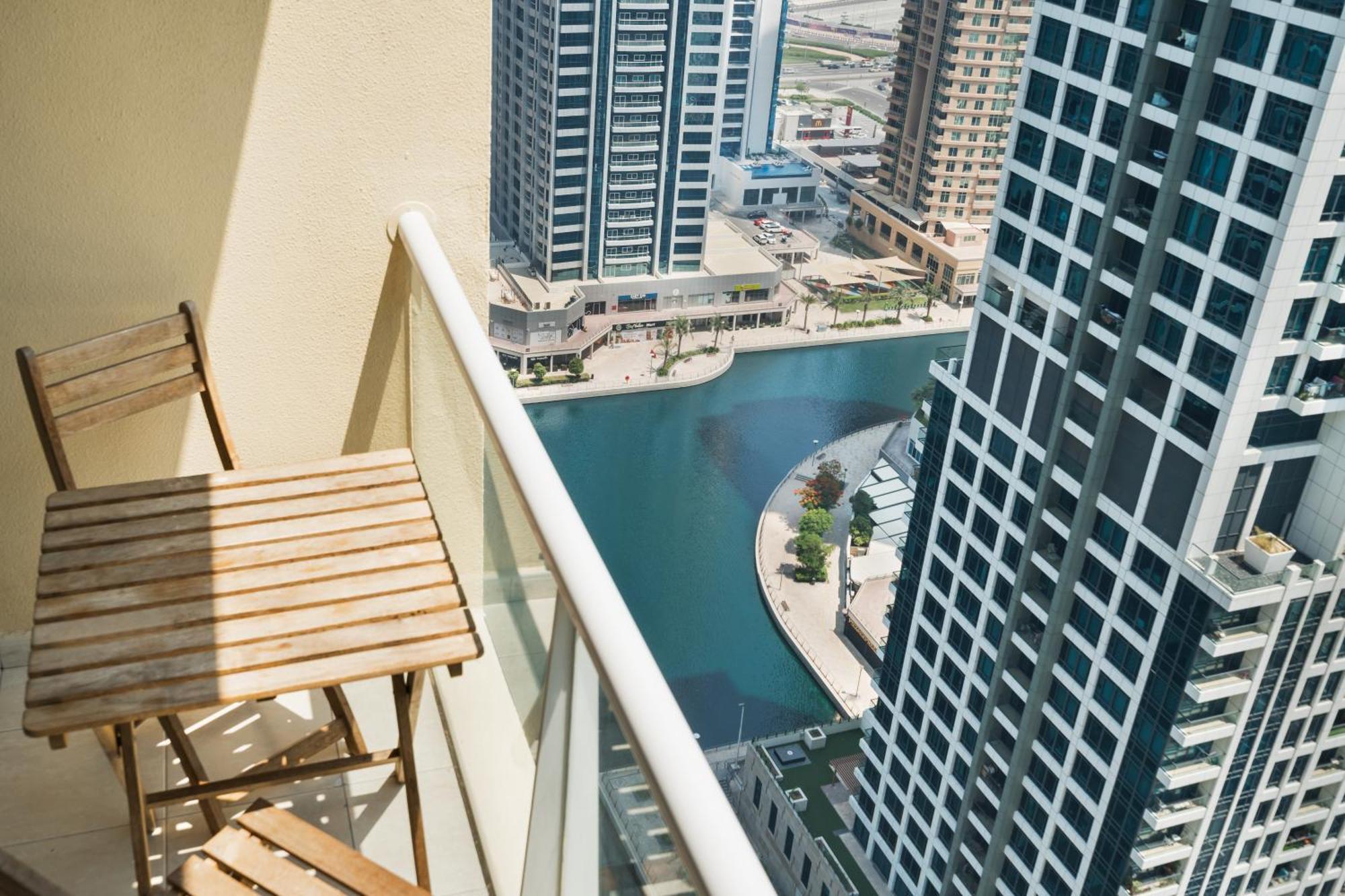 Opulence In Lakeview Tower Jlt Near Metro Appartement Dubaï