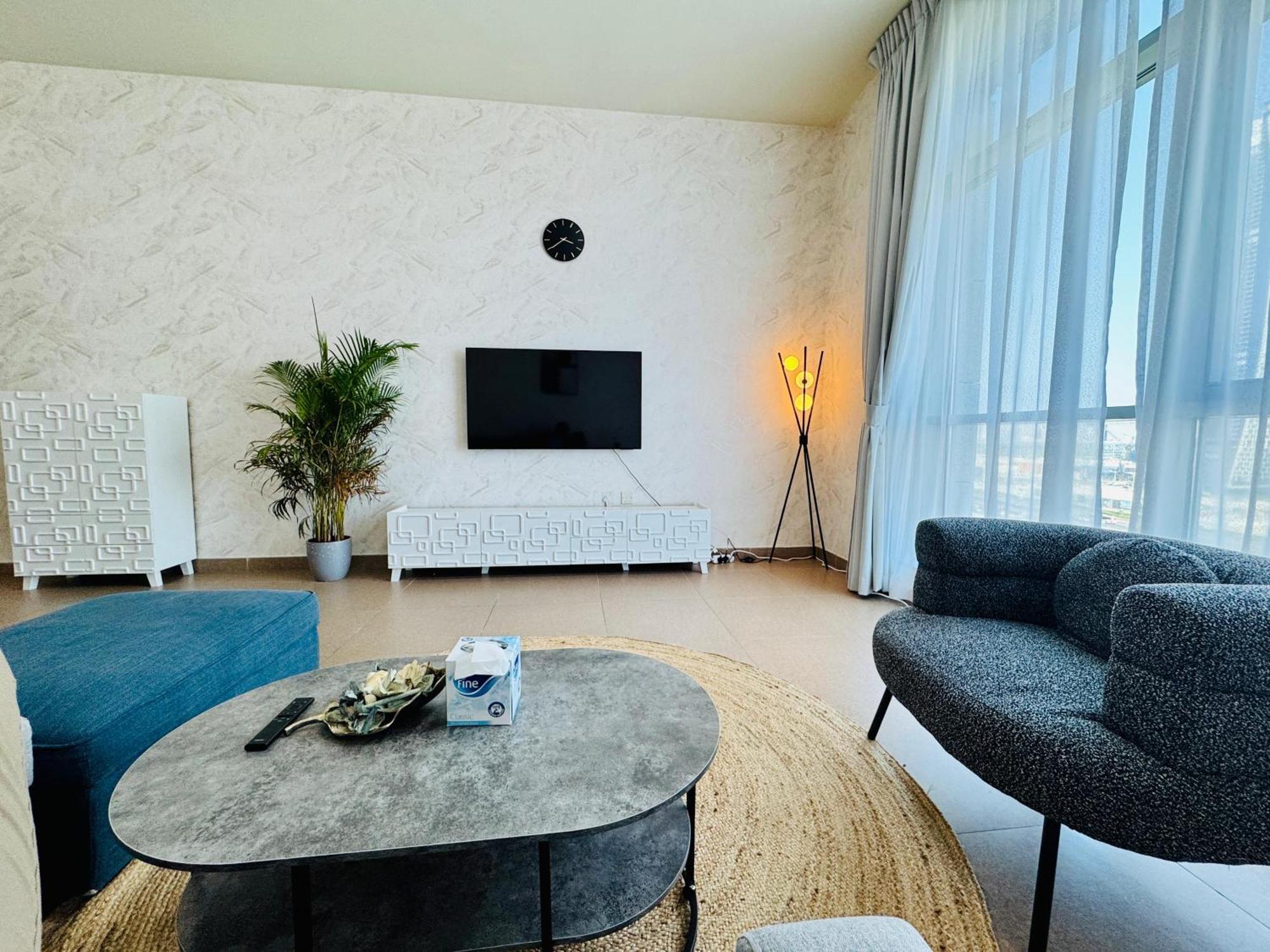 Hm- 702 Specious And Large Fully Furnished One Bedroom Dubaï
