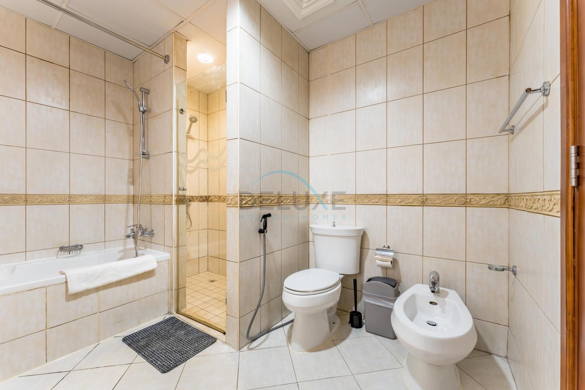 Community View 2br With Private Balcony Near Golf Club, Sherlock House 2, Motor By Deluxe Homes Appartement