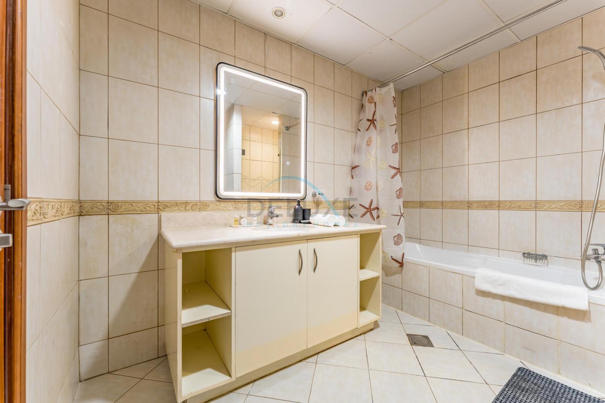 Community View 2br With Private Balcony Near Golf Club, Sherlock House 2, Motor By Deluxe Homes Appartement *