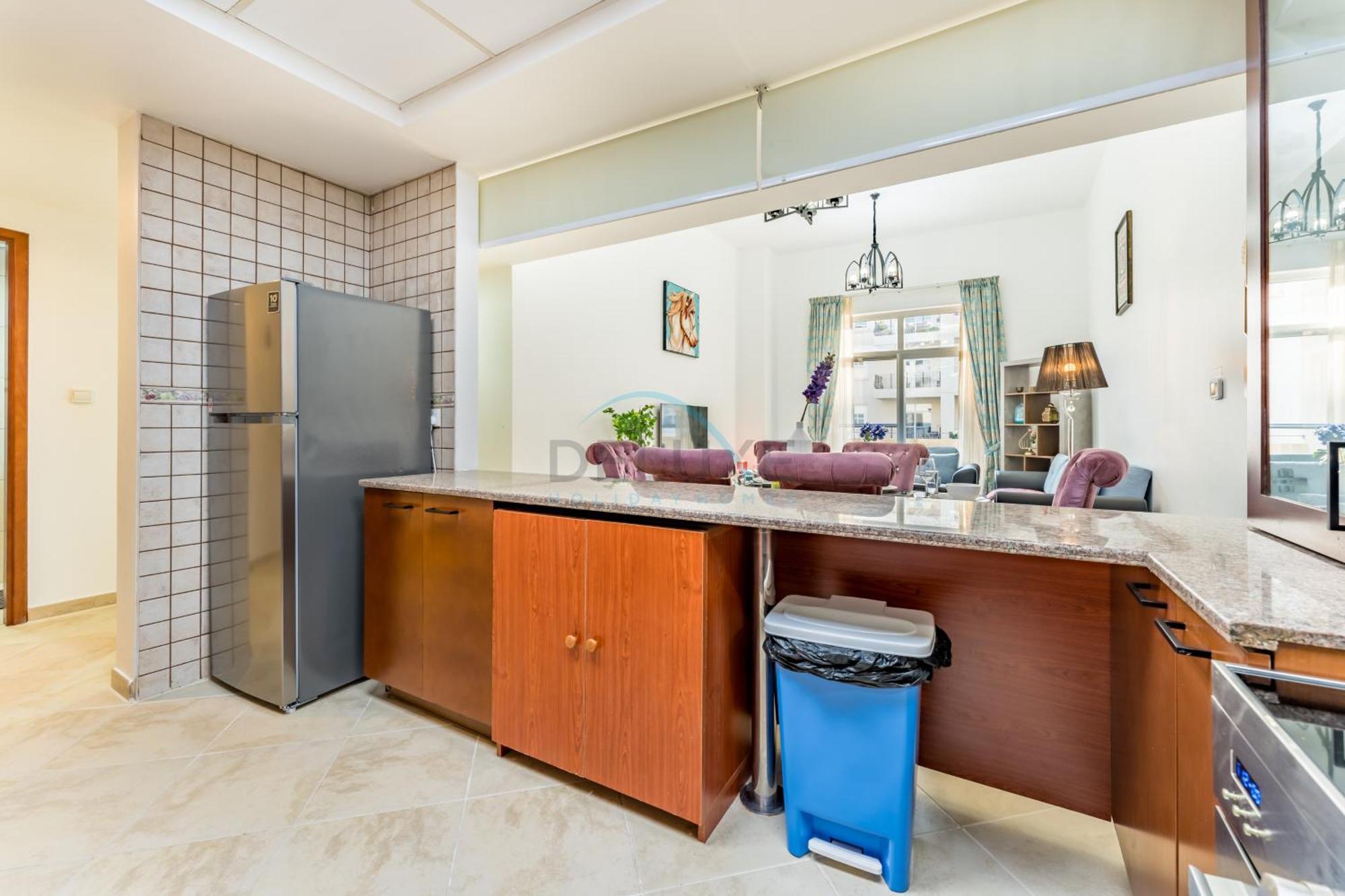 Community View 2br With Private Balcony Near Golf Club, Sherlock House 2, Motor By Deluxe Homes Appartement