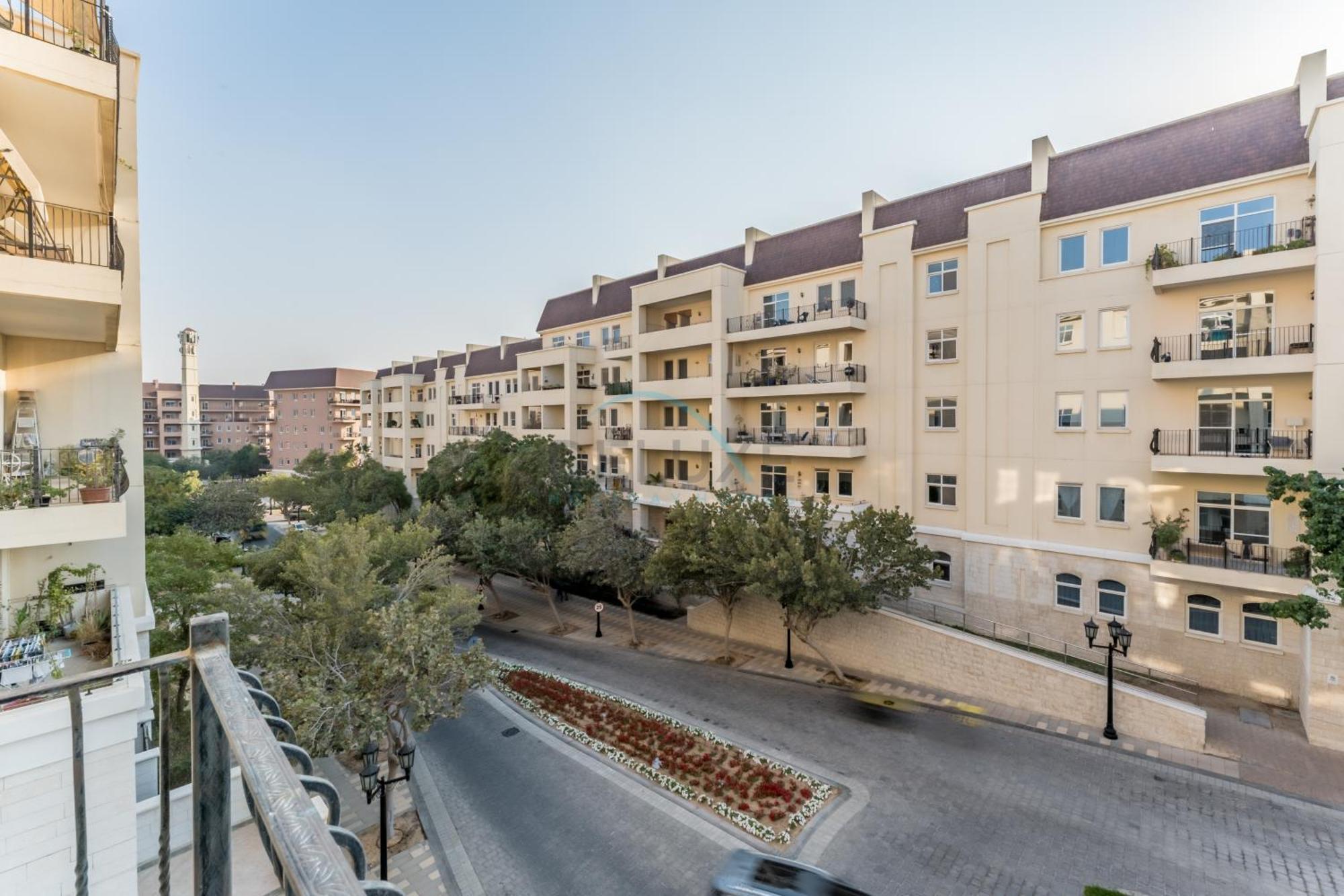 Community View 2br With Private Balcony Near Golf Club, Sherlock House 2, Motor By Deluxe Homes *