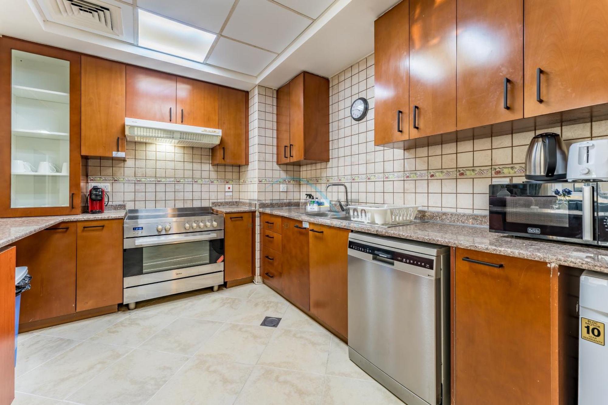 Community View 2br With Private Balcony Near Golf Club, Sherlock House 2, Motor By Deluxe Homes Dubaï