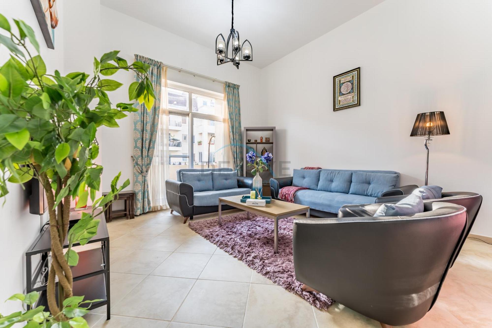 Community View 2br With Private Balcony Near Golf Club, Sherlock House 2, Motor By Deluxe Homes