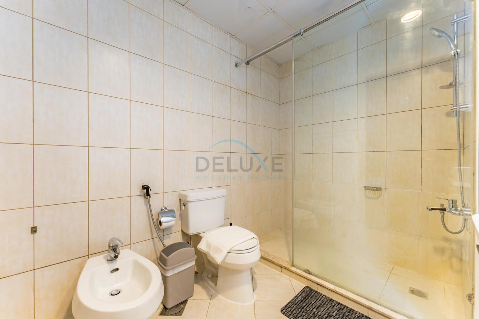 Community View 2br With Private Balcony Near Golf Club, Sherlock House 2, Motor By Deluxe Homes *