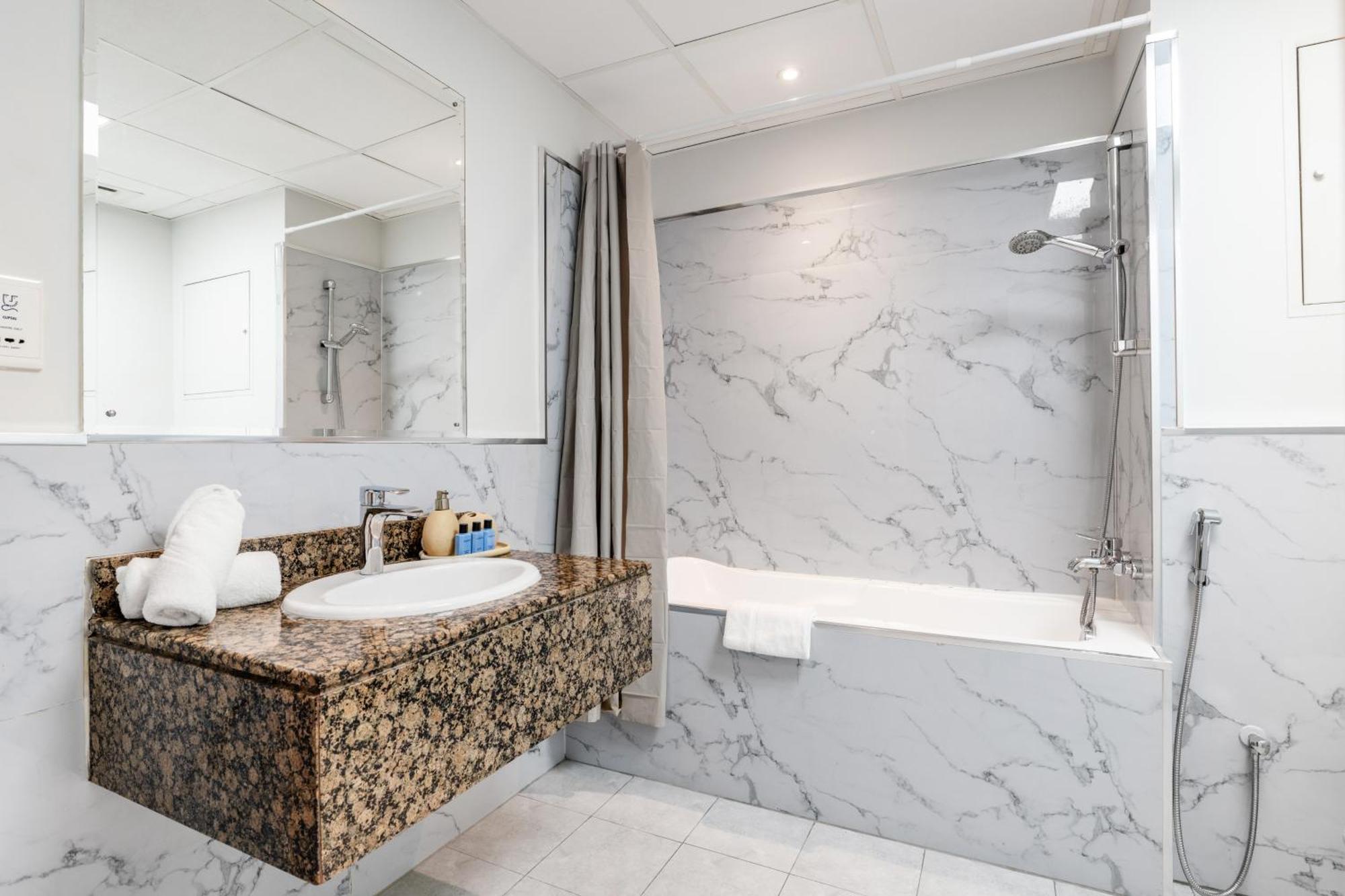 Luxury Jbr - Full Sea View - Free 5* Access Appartamento *