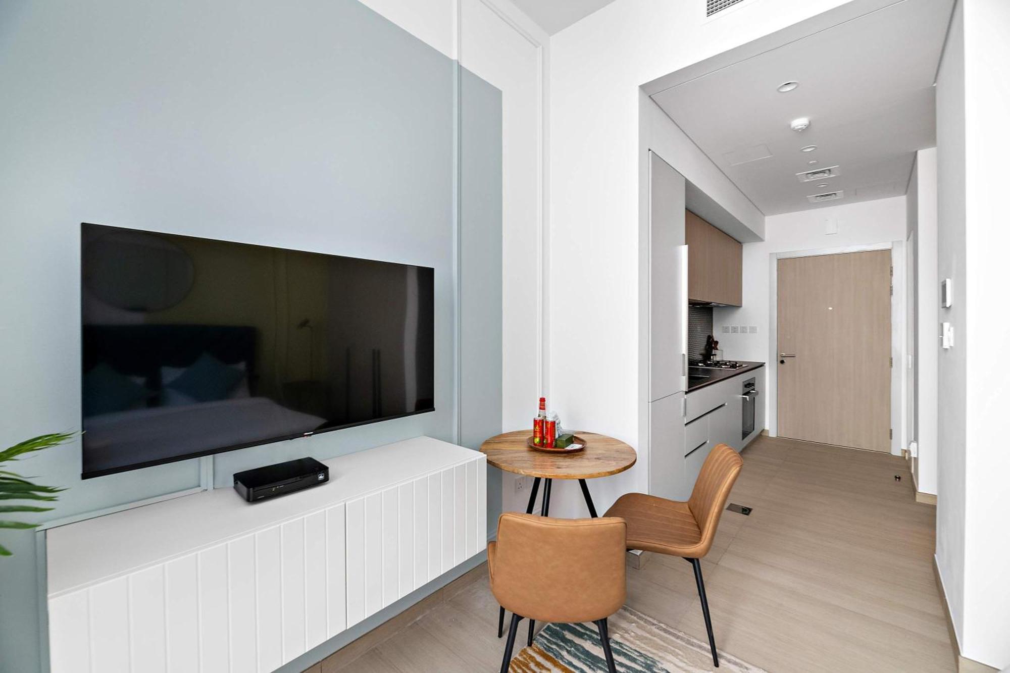Silkhaus Modern In The Heart Of Vibrant Jvc *