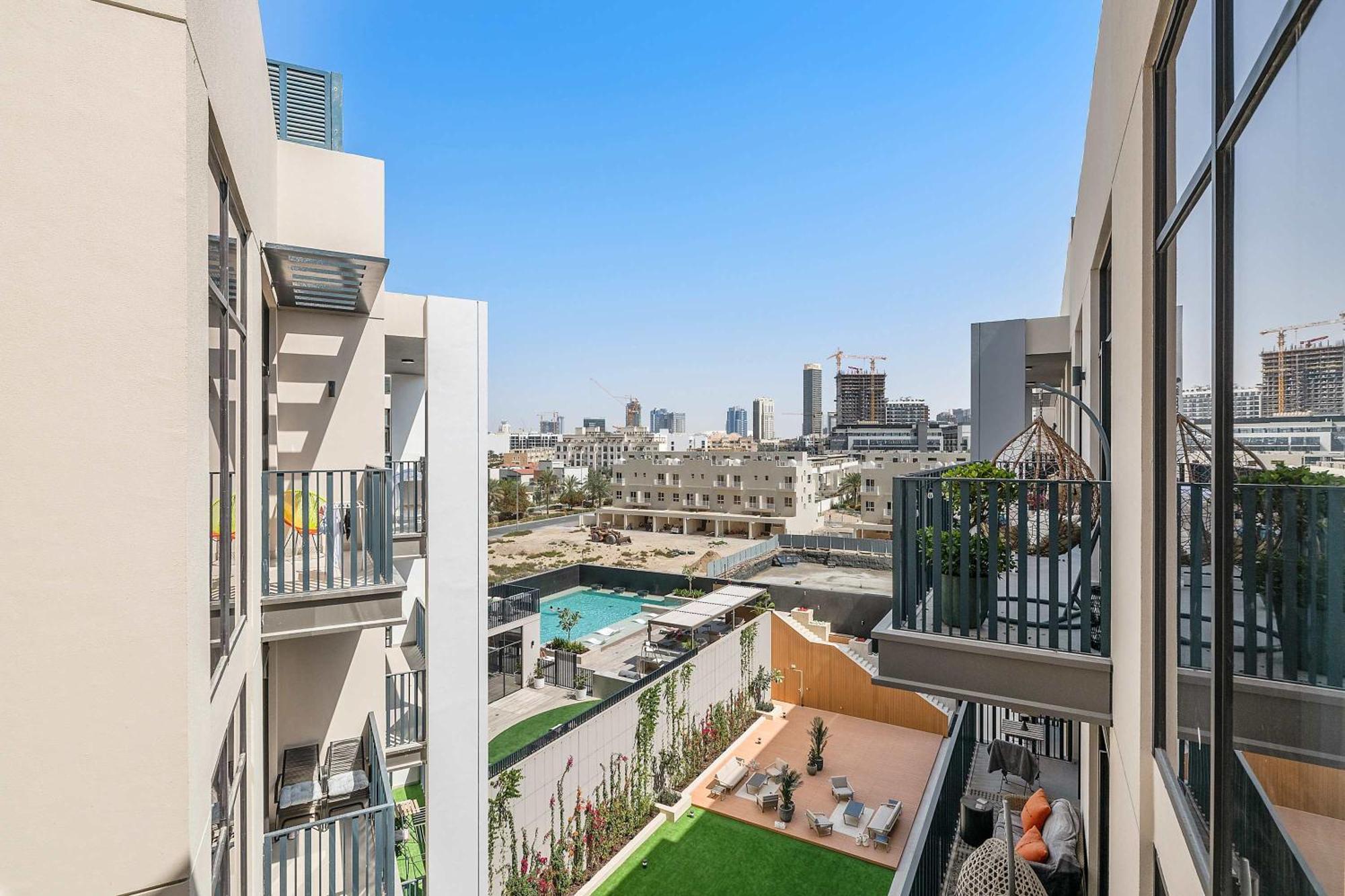 Silkhaus Modern In The Heart Of Vibrant Jvc *