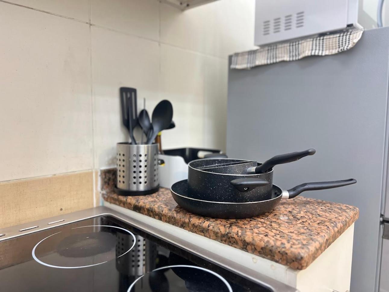 New Minimal Classic 1-bed Dmcc Metro Appartement Dubaï