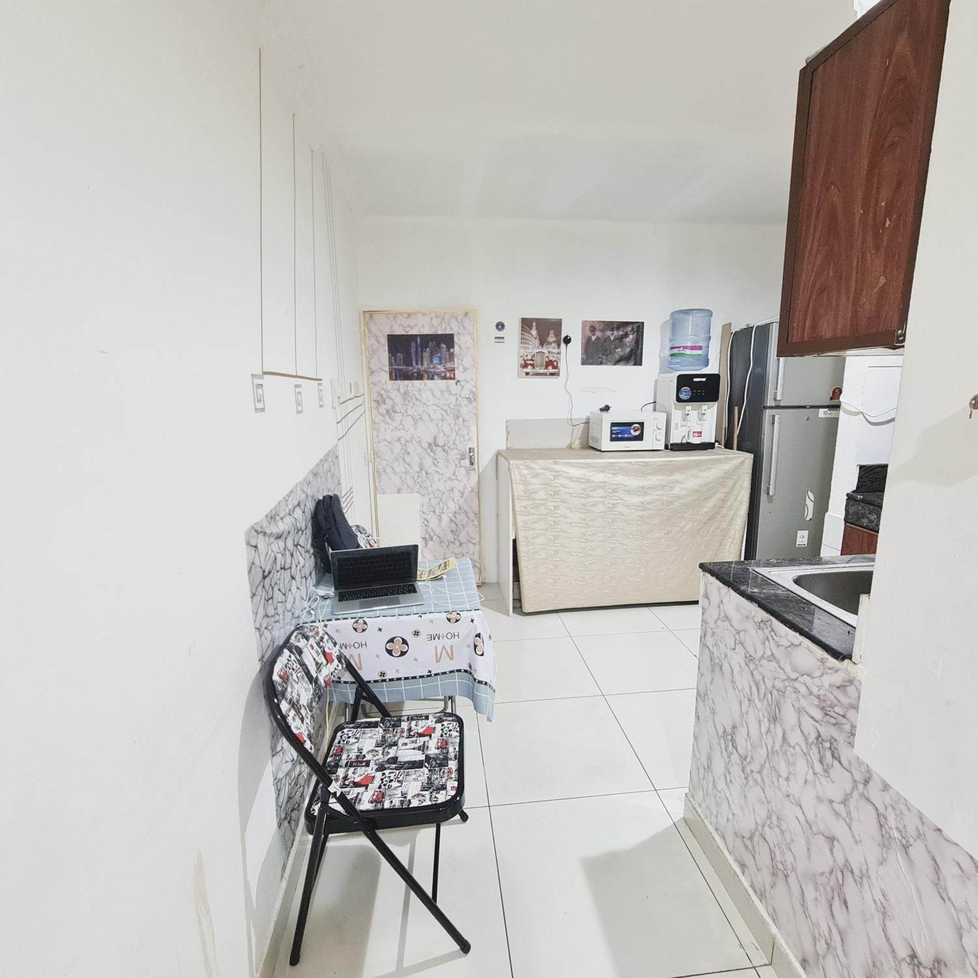 La Gold Capsule Men's Hostal *