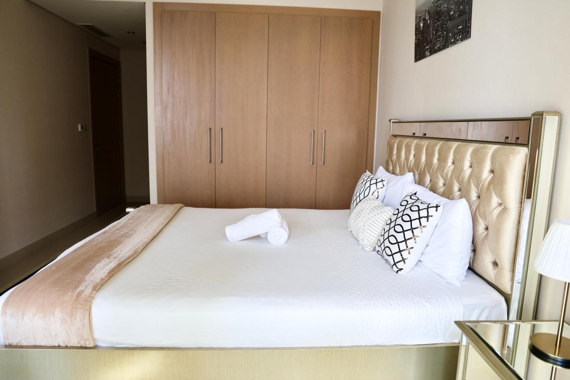 Nivis Find-burj Vista-direct Access To Mall Apartamento *